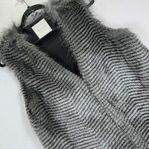Altar'd‎ State Faux Fur Vest Gray Chevron Sleeveless Lined Women's large